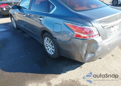 2015 Nissan Altima 2.5 S z USA, uszkodzony, nr VIN 1N4AL3AP7FN865087